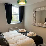 Market Street 1 King Bed Sleeps 2 Ulverston