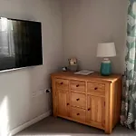 Market Street 1 King Bed Sleeps 2 아파트