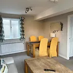 Market Street 1 King Bed Sleeps 2 * 울버스톤