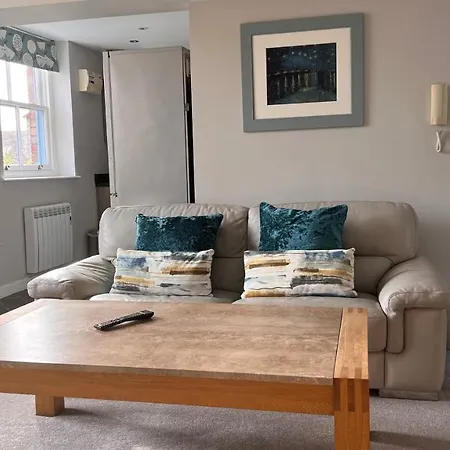 Market Street 1 King Bed Sleeps 2 Apartment Ulverston