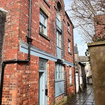 Market Street 1 King Bed Sleeps 2 * Ulverston
