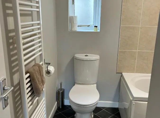 Market Street 1 King Bed Sleeps 2