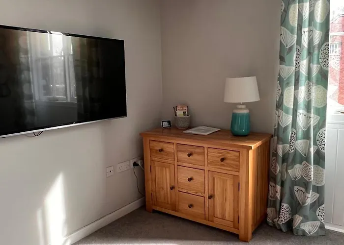 Market Street 1 King Bed Sleeps 2 Apartment