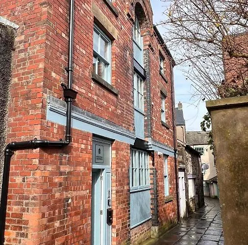 Market Street 1 King Bed Sleeps 2 * Ulverston