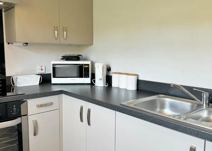 Market Street 1 King Bed Sleeps 2 Apartment *